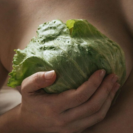 脹奶痛到想哭？3步驟，使用高麗菜冷敷 快速舒緩乳房不適