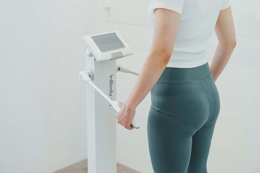 InBody是身體組成分析儀器,可以測出體脂率、肌肉量、基礎代謝率等等 InBody是身體組成分析儀器,可以測出體脂率、肌肉量、基礎代謝率等等